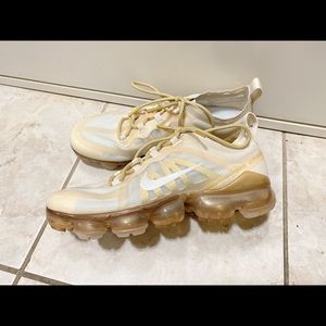 Nike Vapormax “white gold”